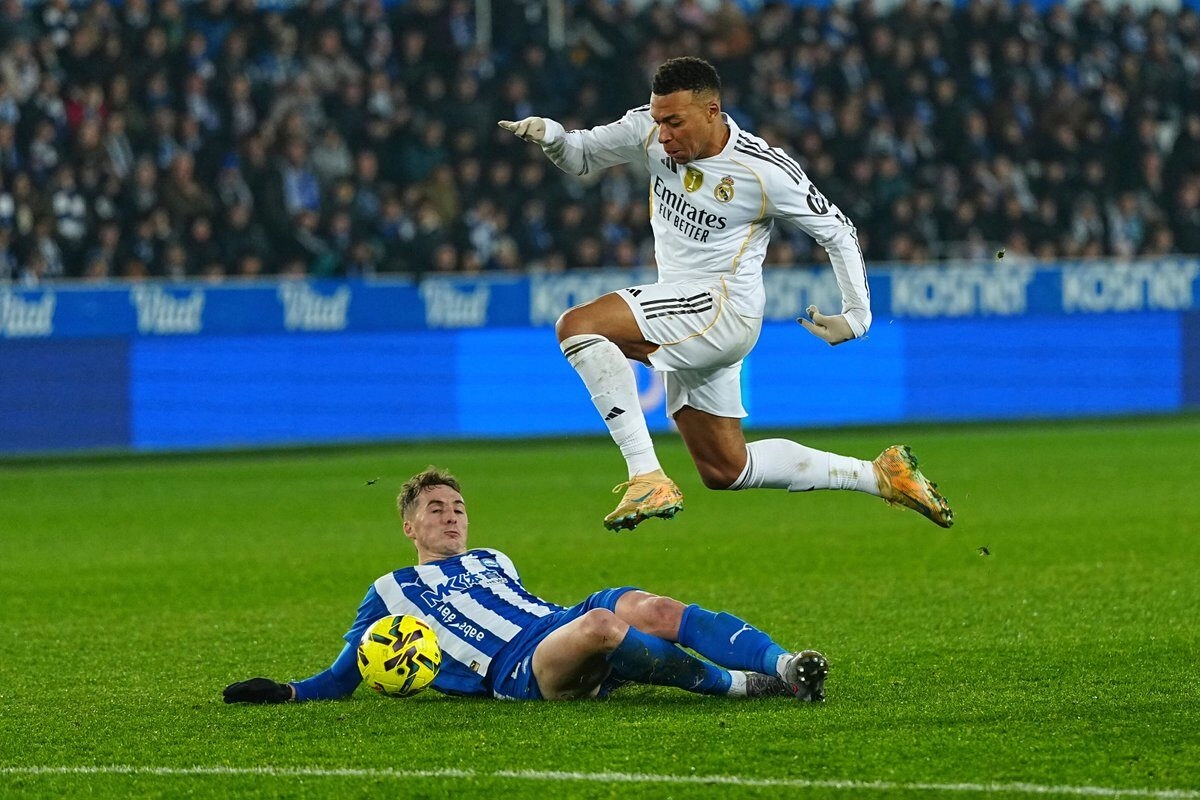 Real Madrid vs Alaves - Kền Kền vượt khó